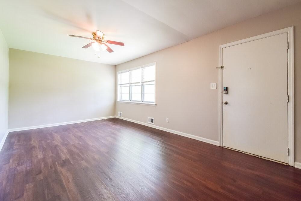 4009 Castle St - Photo 4 of 16