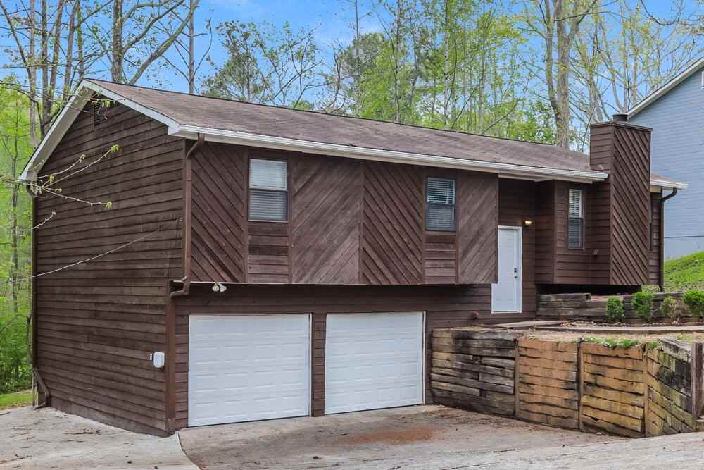 4031 Cindy Dr - Photo 4 of 17