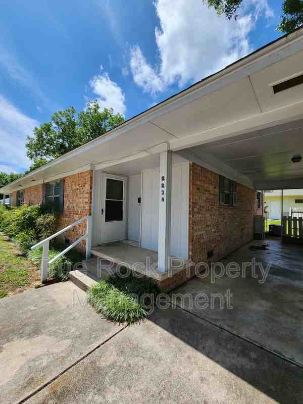 223 E 17th St Apt A - Photo 2 of 9