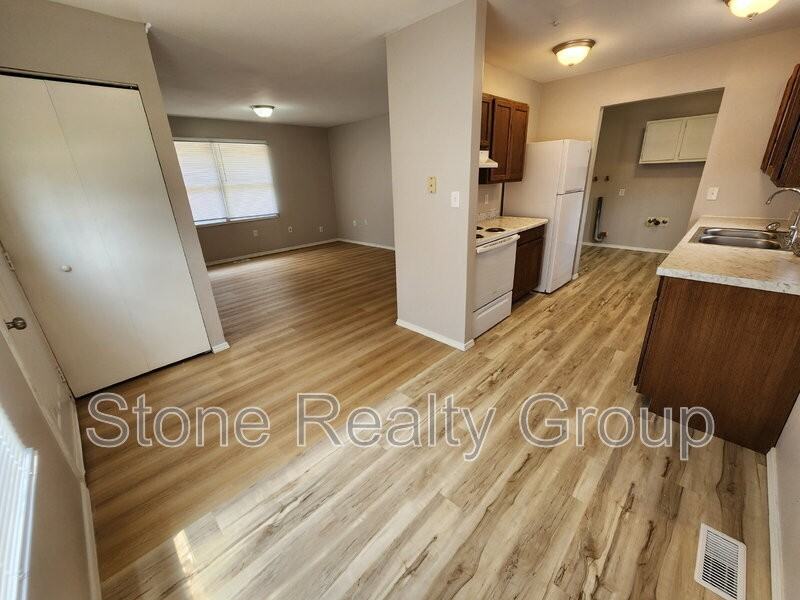 2262 3rd Ave - Photo 2 of 13