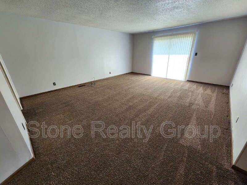 2333 Wallace Ave - Photo 2 of 9
