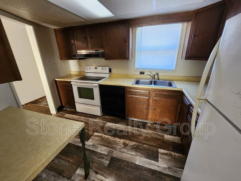 2333 Wallace Ave - Photo 5 of 9