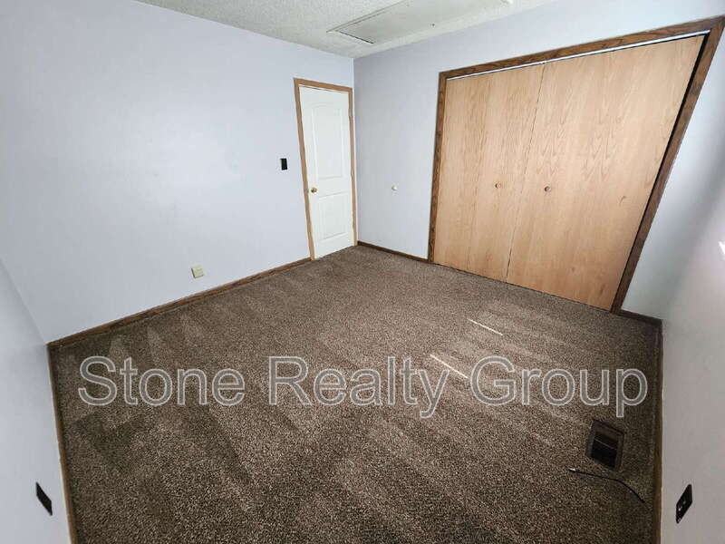 2333 Wallace Ave - Photo 6 of 9