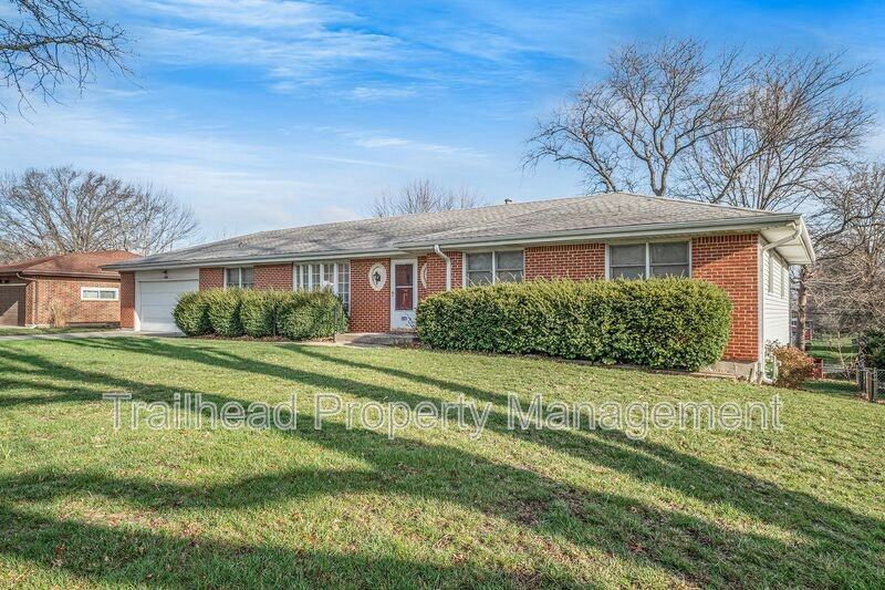 1706 Ne 77th St - Photo 3 of 25