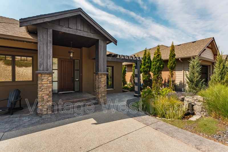 678 Kuipers Cres - Photo 2 of 50