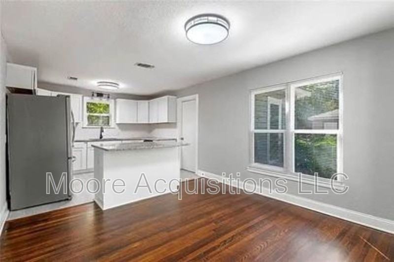 1330 W Sears St - Photo 4 of 20