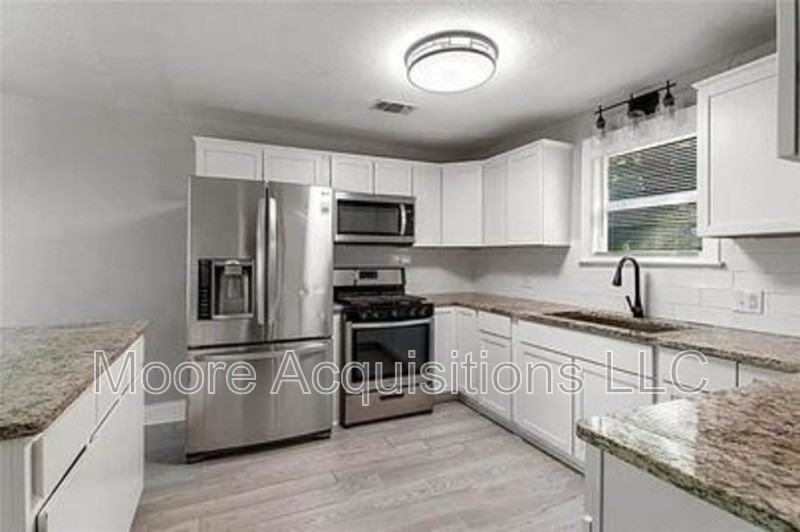 1330 W Sears St - Photo 5 of 20