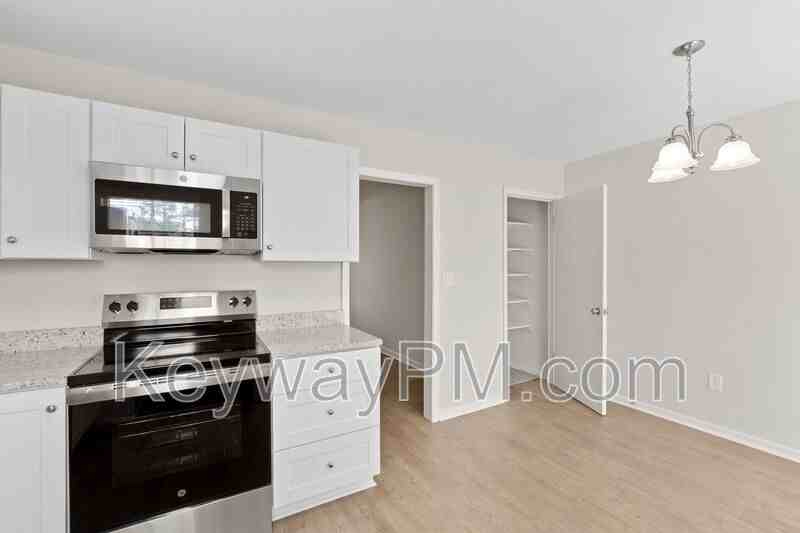 1030 Carriage Dr #D - Photo 7 of 17