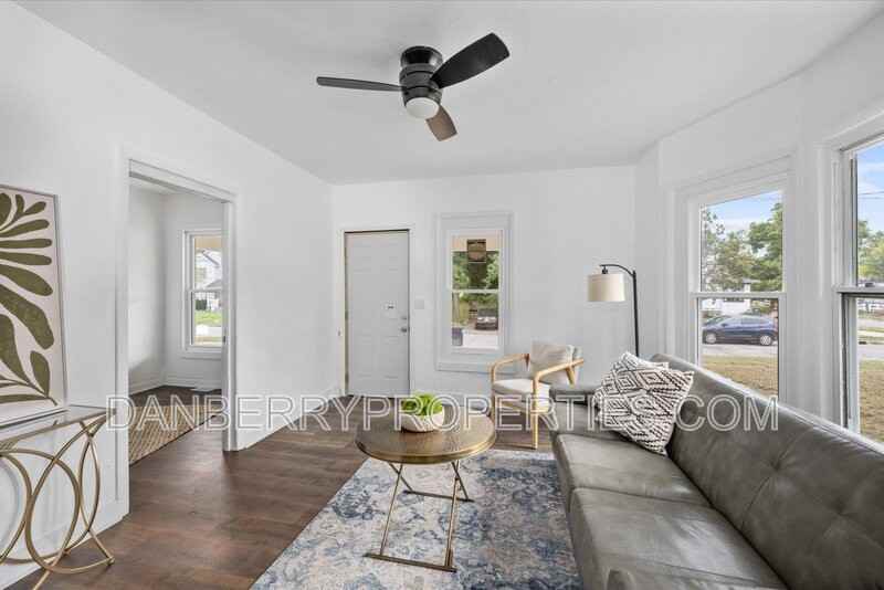 1848 Cone St - Photo 2 of 7