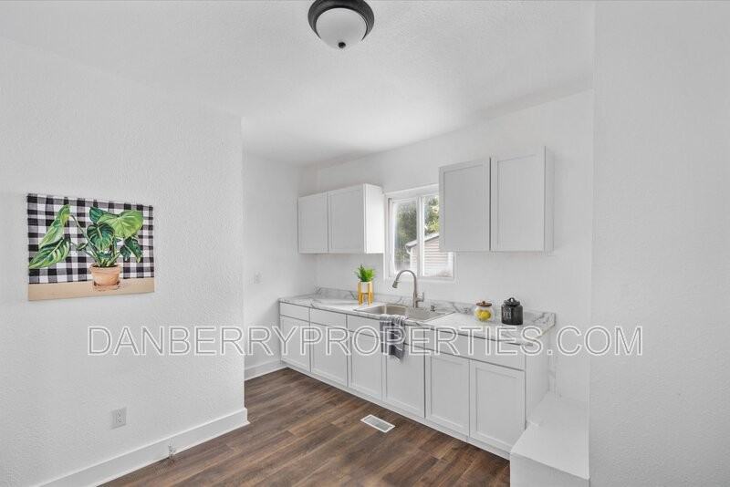 1848 Cone St - Photo 6 of 7