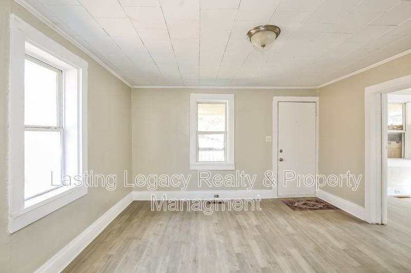 438 W 24th St - Photo 2 of 9