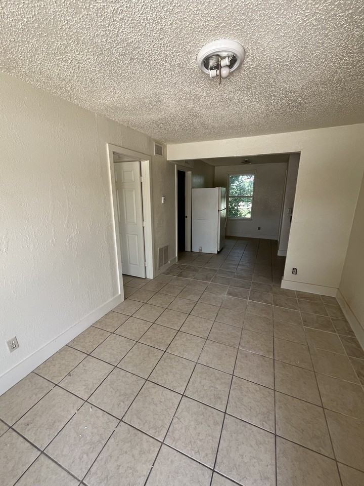 536 South 54th Street - Photo 5 of 15