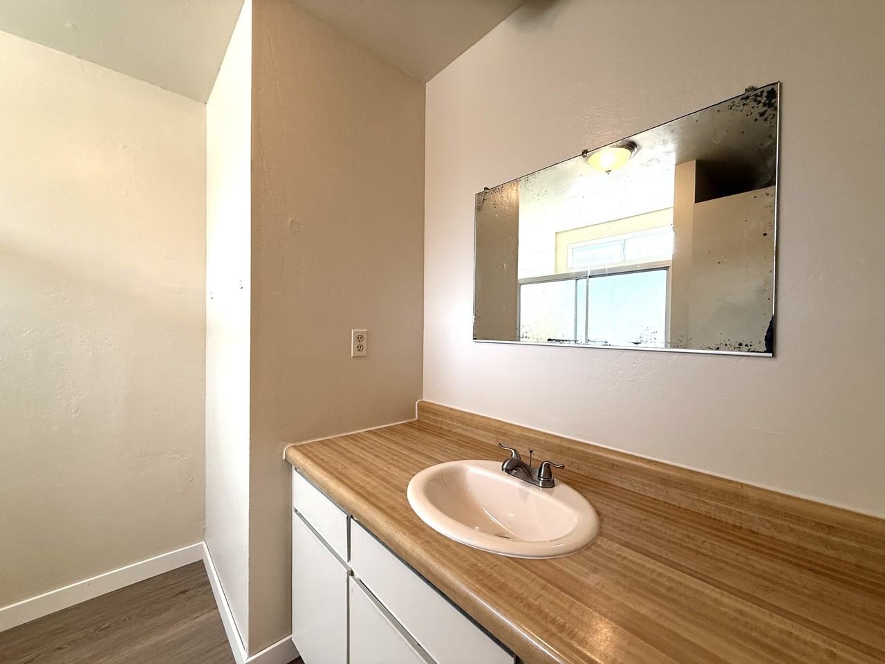 1505 West 3rd Street (K) - Photo 6 of 24