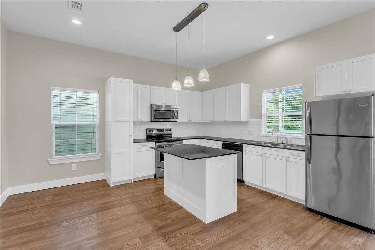 357 North Woods Street - Photo 2 of 23