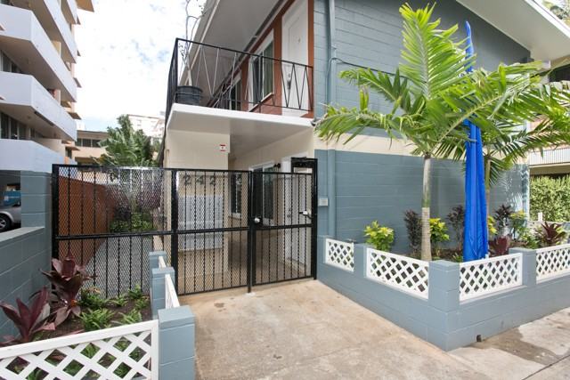 242 Kaiulani Avenue - Photo 2 of 38