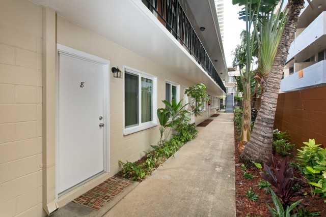 242 Kaiulani Avenue - Photo 5 of 38