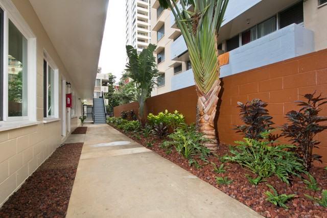 242 Kaiulani Avenue - Photo 6 of 38
