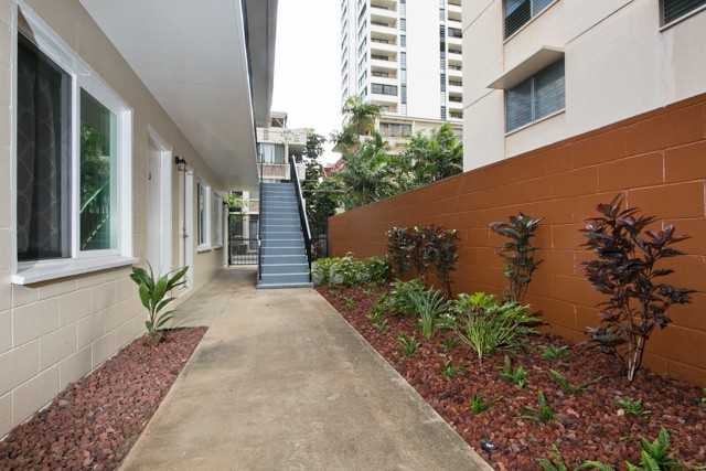 242 Kaiulani Avenue - Photo 7 of 38