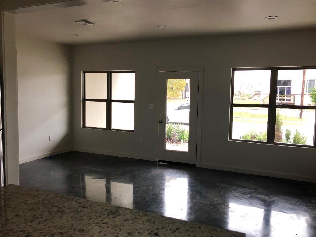 306 South Oak Street-B - Photo 2 of 6