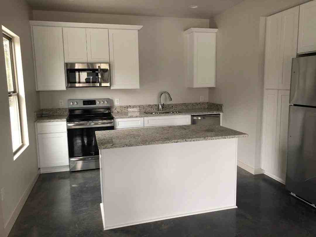 306 South Oak Street-B - Photo 3 of 6