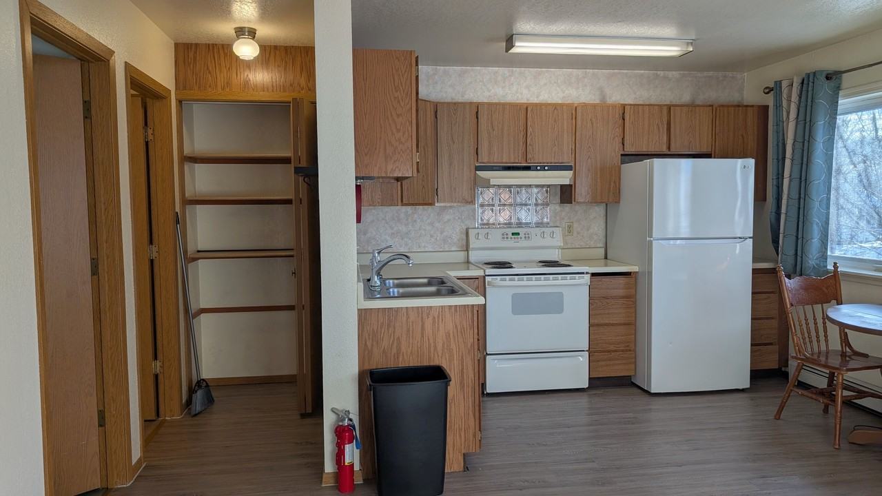 1420 Lacey Street - Photo 5 of 11