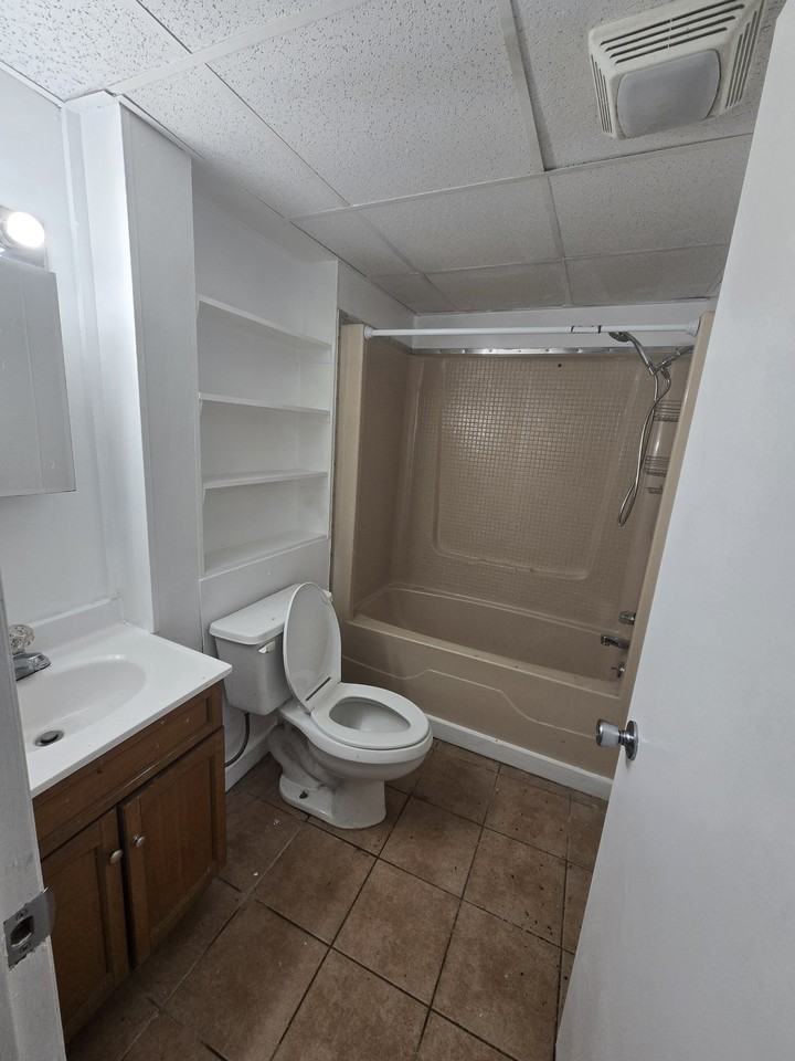 300 West Breckenridge Street - Photo 6 of 8