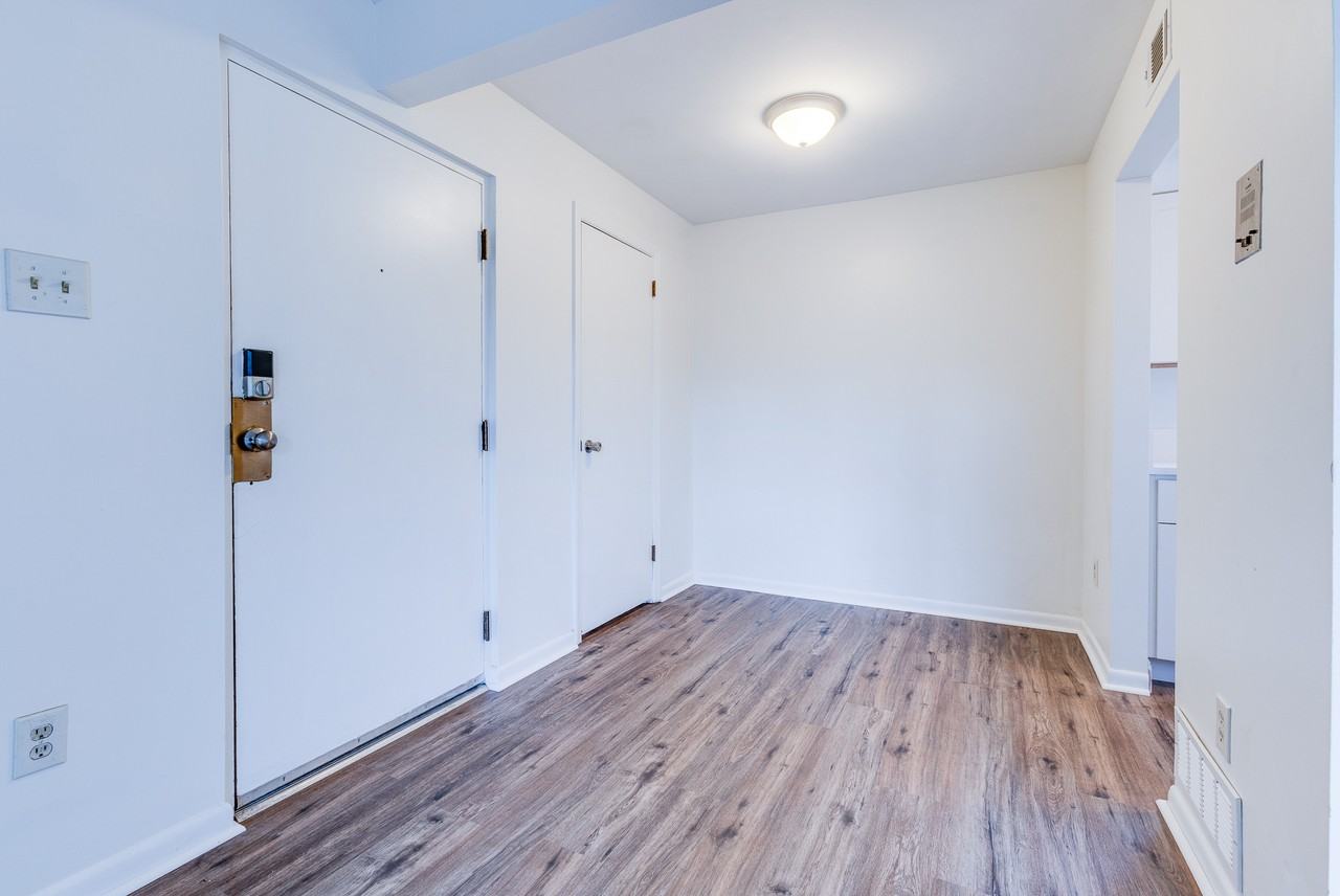 160 Glenn Street - Photo 2 of 17