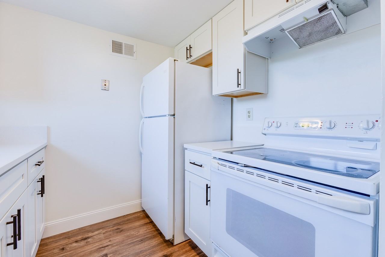 160 Glenn Street - Photo 6 of 17