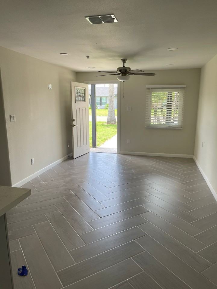 617 East Washington Street - Photo 3 of 10