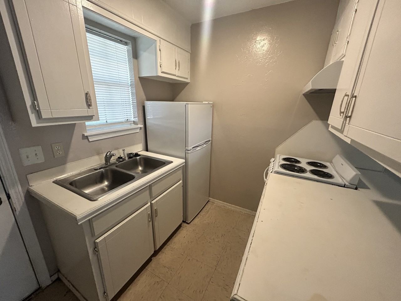 1510 W South St - Photo 2 of 5