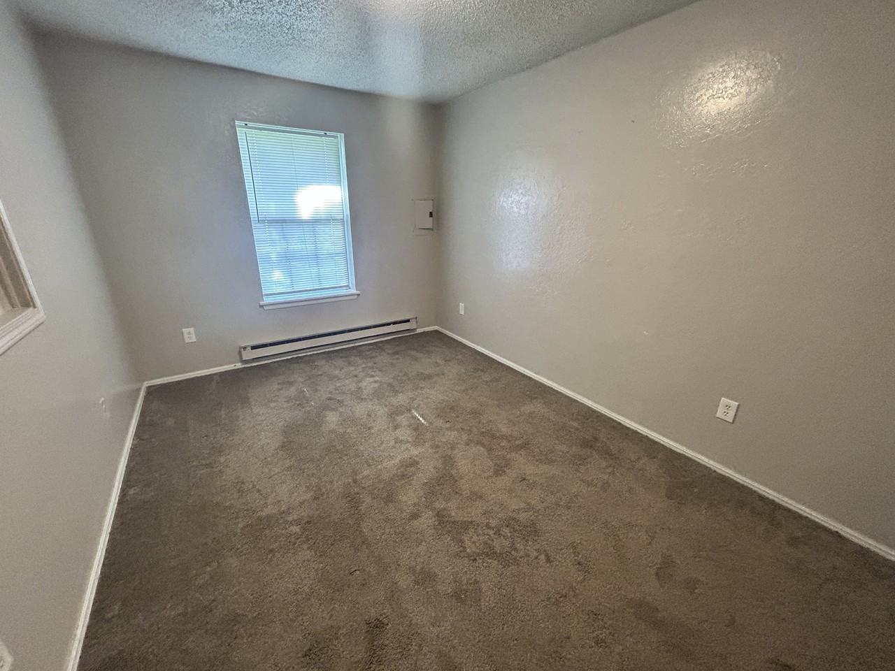 1510 W South St - Photo 3 of 5