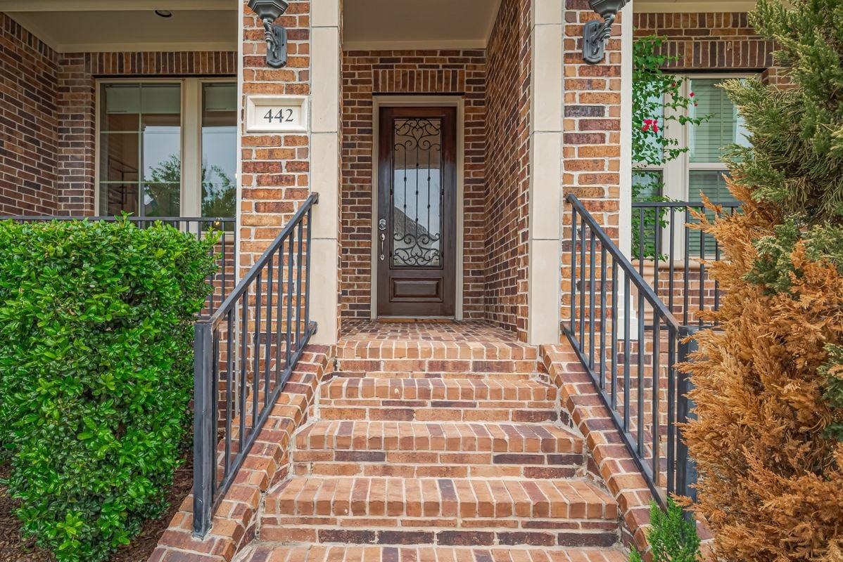 442 Imperial Blvd - Photo 3 of 24