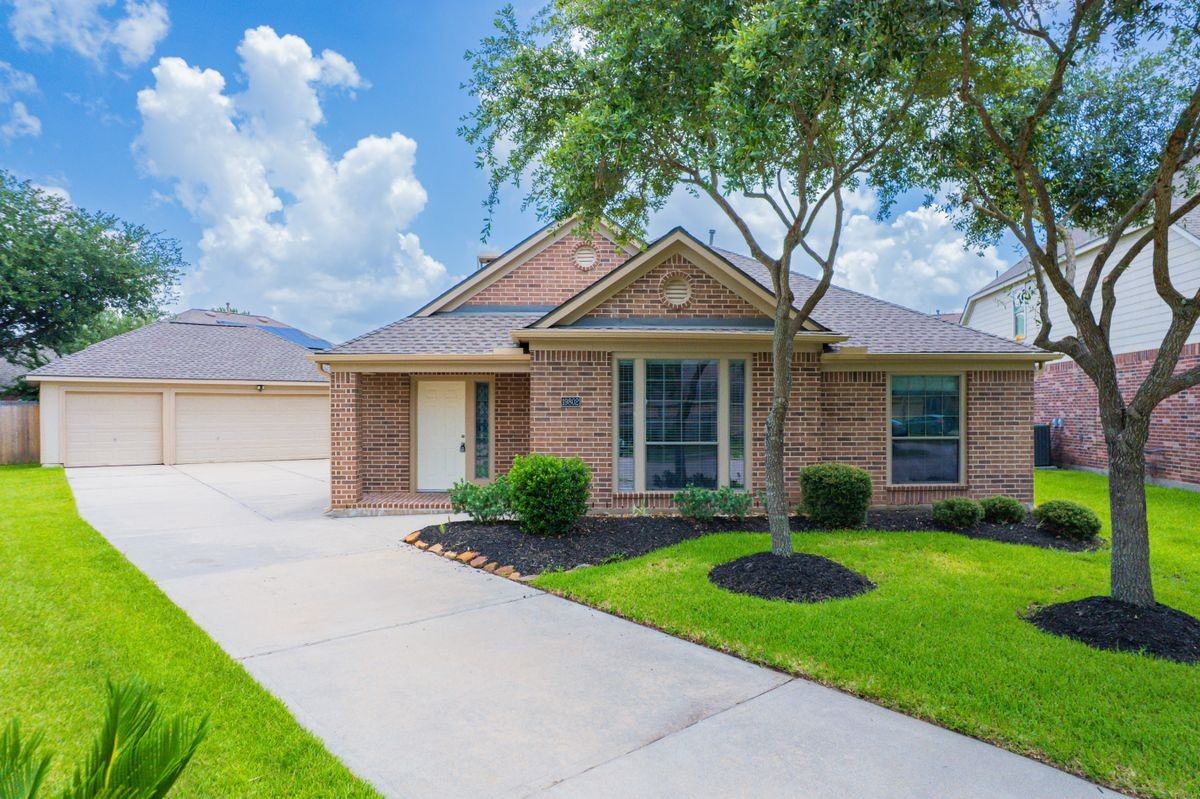 19802 Shore Meadows Ln - Photo 2 of 36