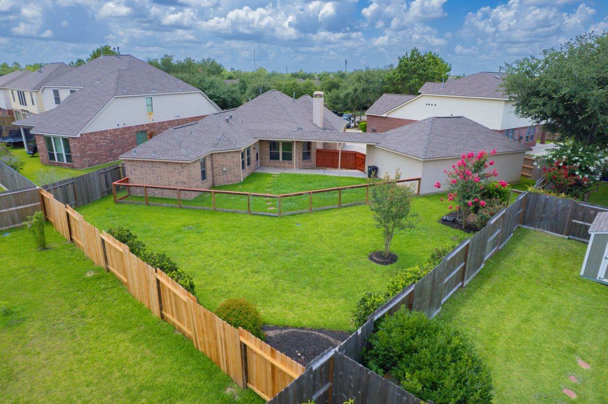 19802 Shore Meadows Ln - Photo 3 of 36