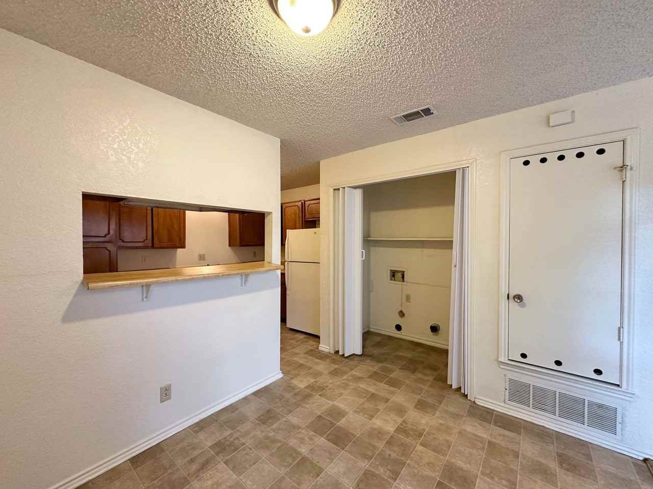 2312 Silverhill Dr - Photo 6 of 25