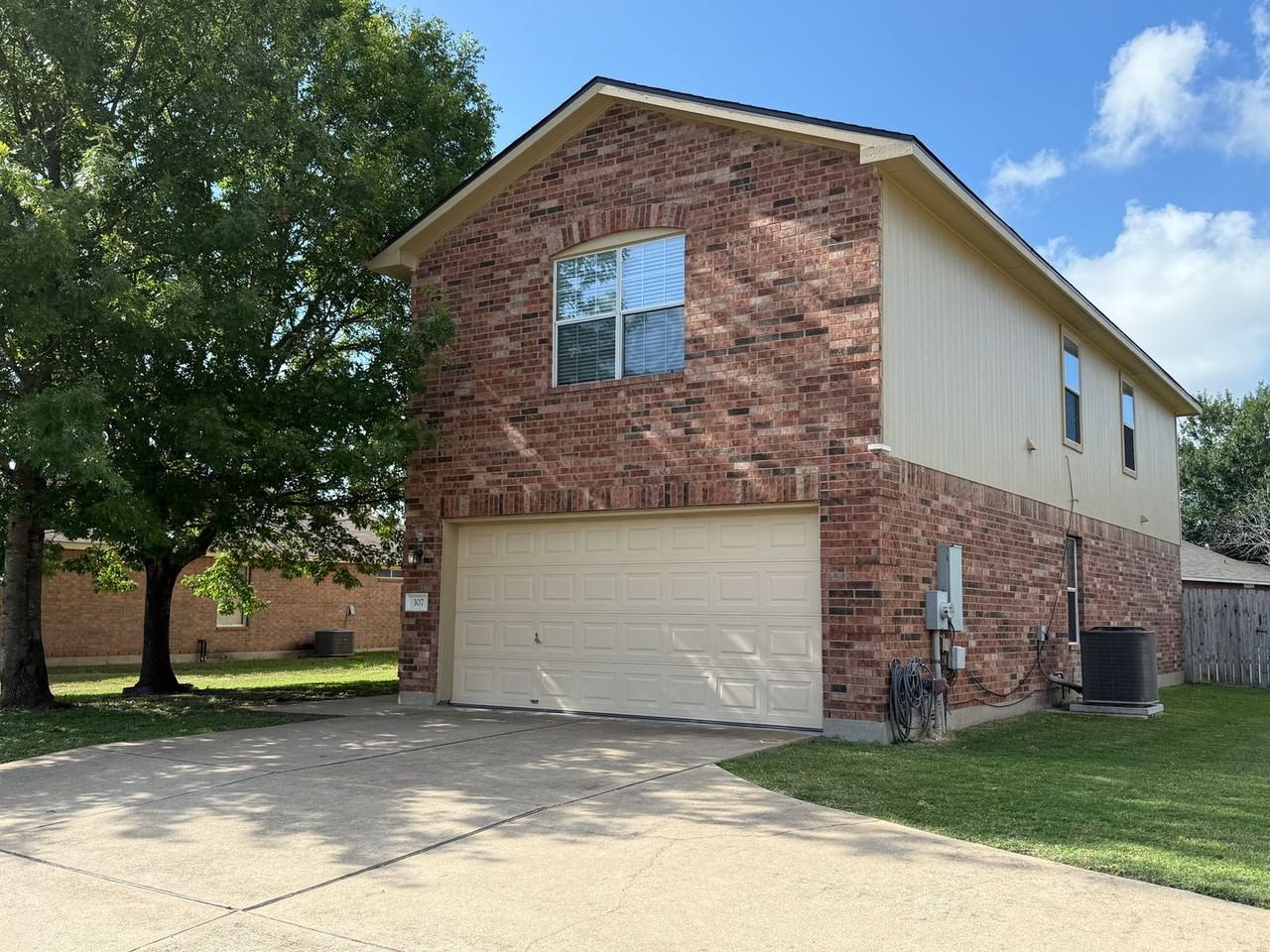 307 Indian Meadow Dr - Photo 2 of 39