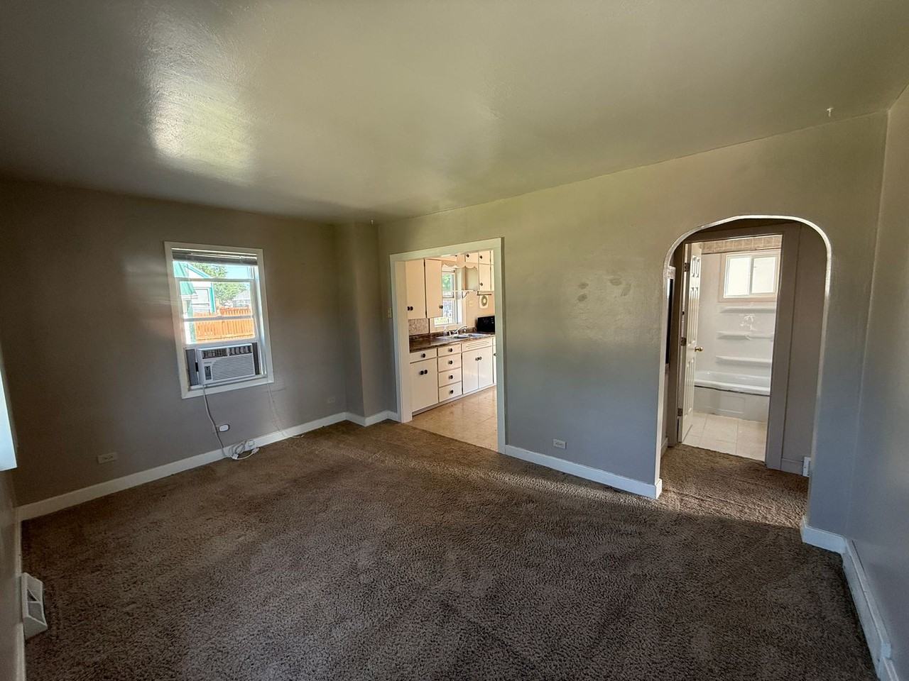 611 E Raymond St - Photo 2 of 20