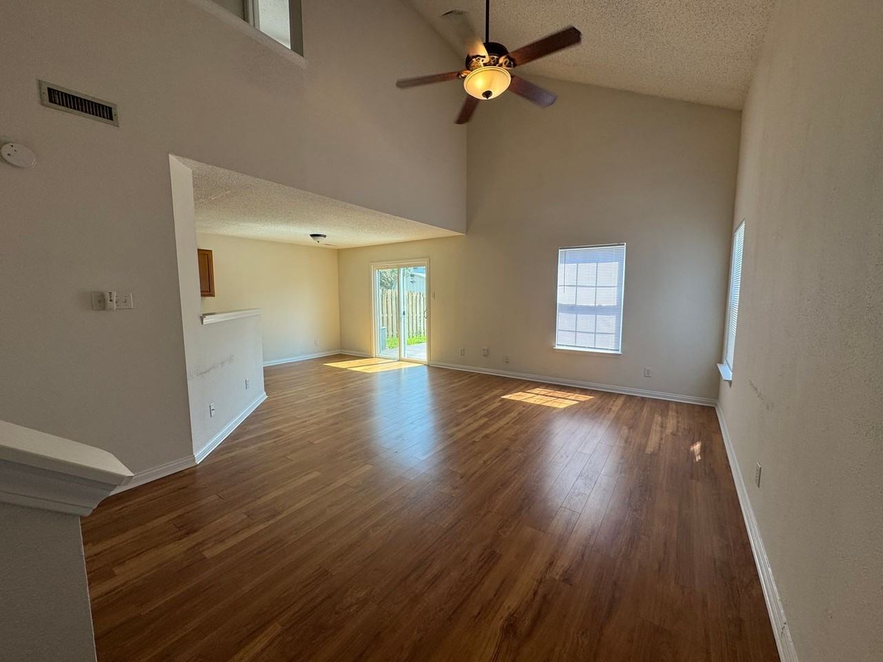1209 Porchester Ln - Photo 5 of 25