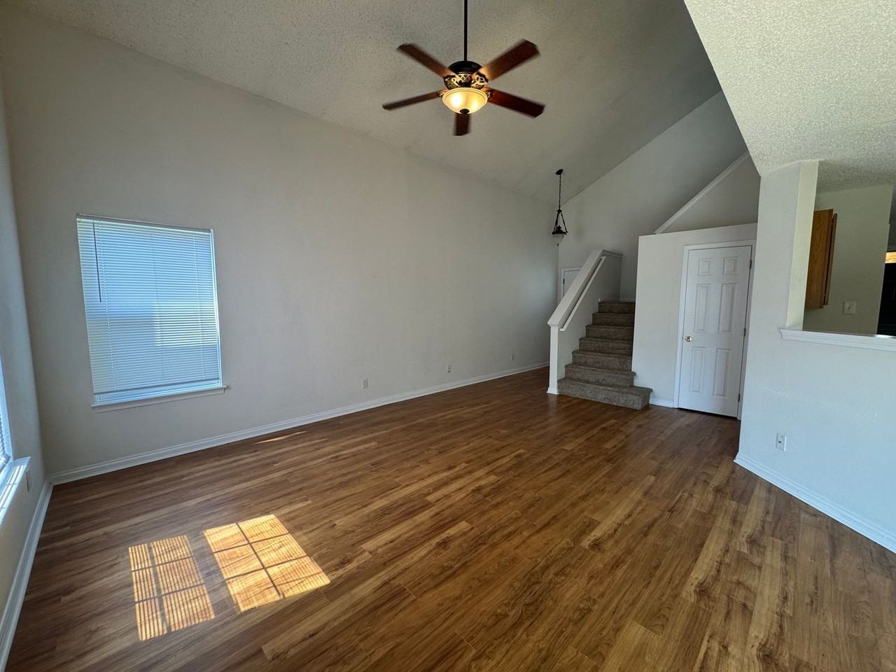1209 Porchester Ln - Photo 3 of 25
