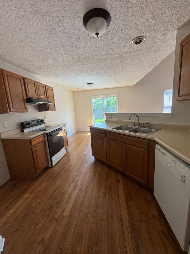 1209 Porchester Ln - Photo 6 of 25