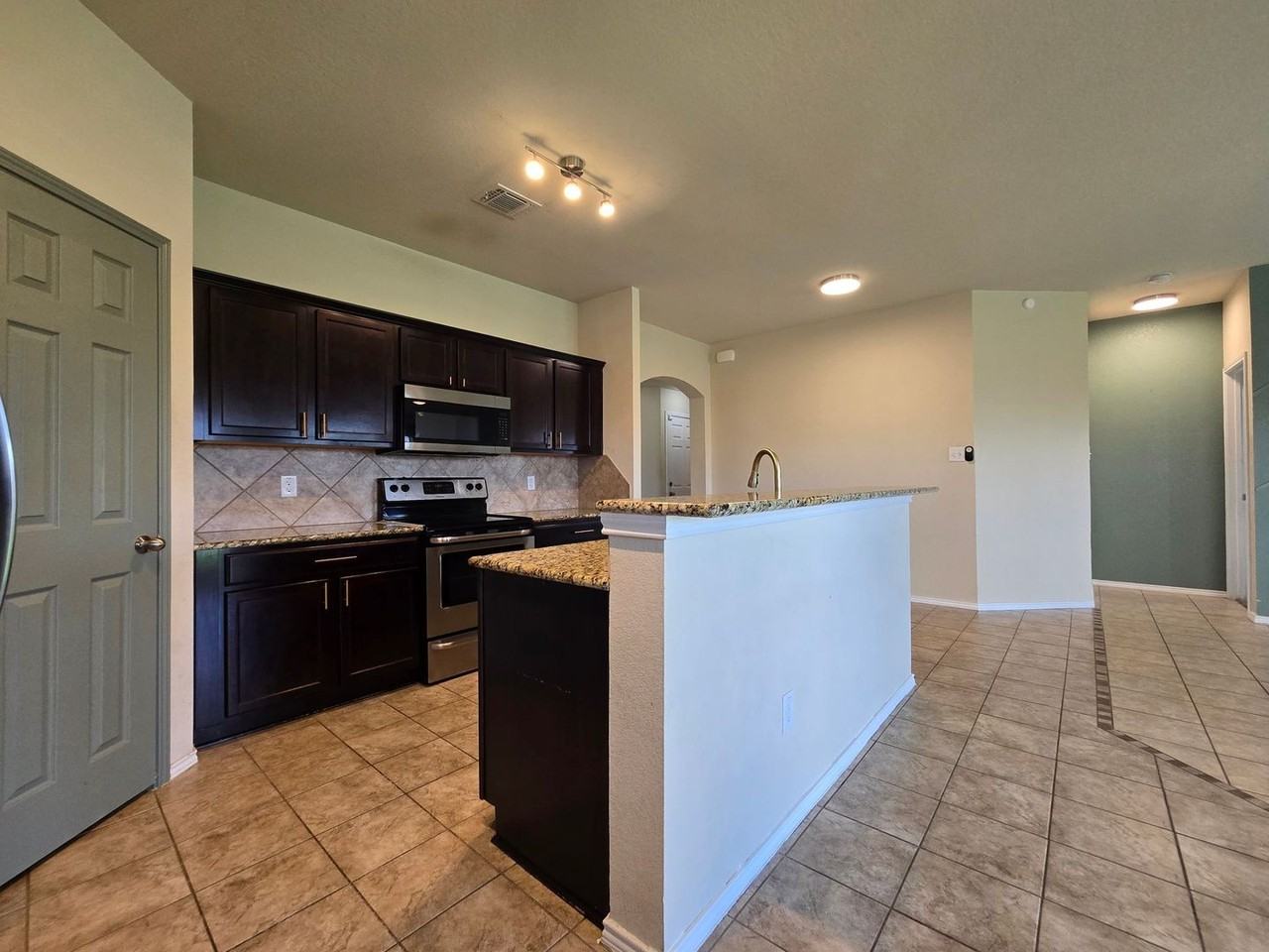 5308 Waterbank Ln - Photo 6 of 26