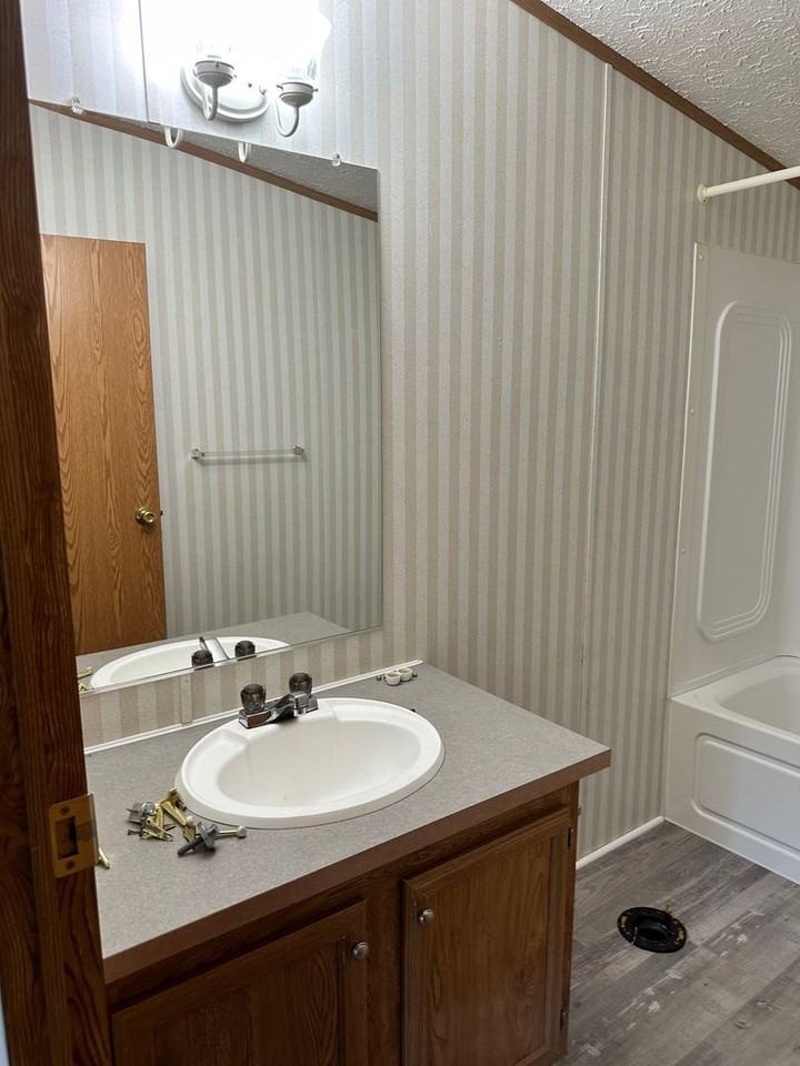 2741 Crab Tree St - Photo 7 of 23