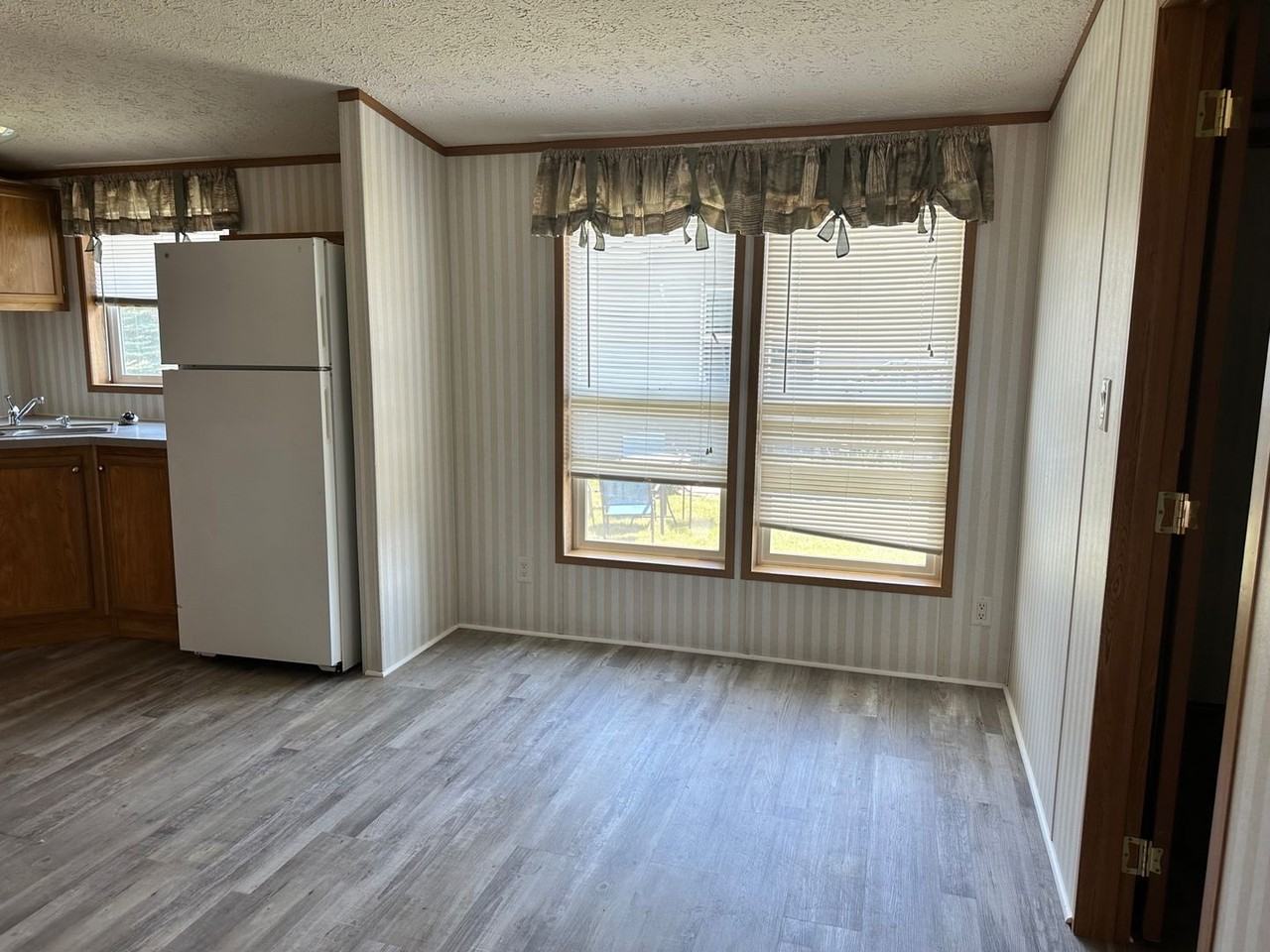 2741 Crab Tree St - Photo 2 of 23