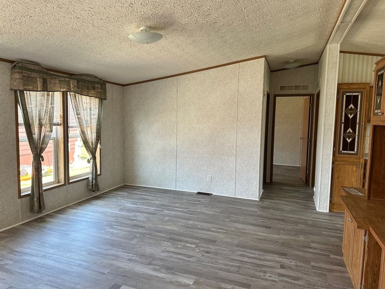 2741 Crab Tree St - Photo 6 of 23