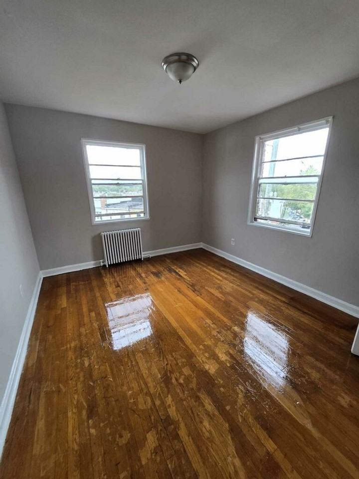 140 KENILWORTH AVE NE - Photo 6 of 8