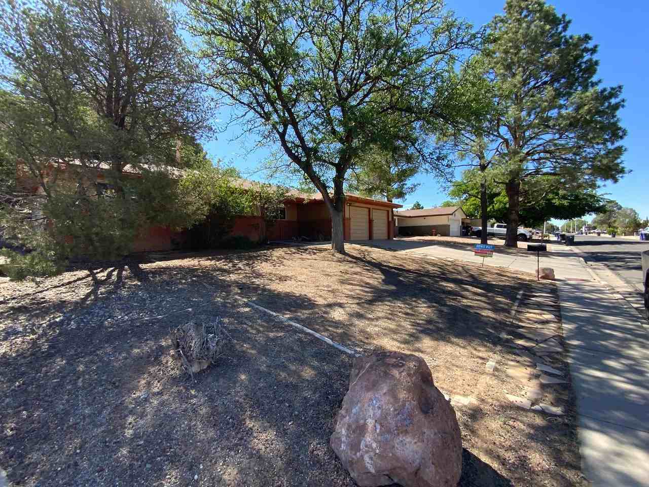 2440 Algodones St Ne - Photo 2 of 31