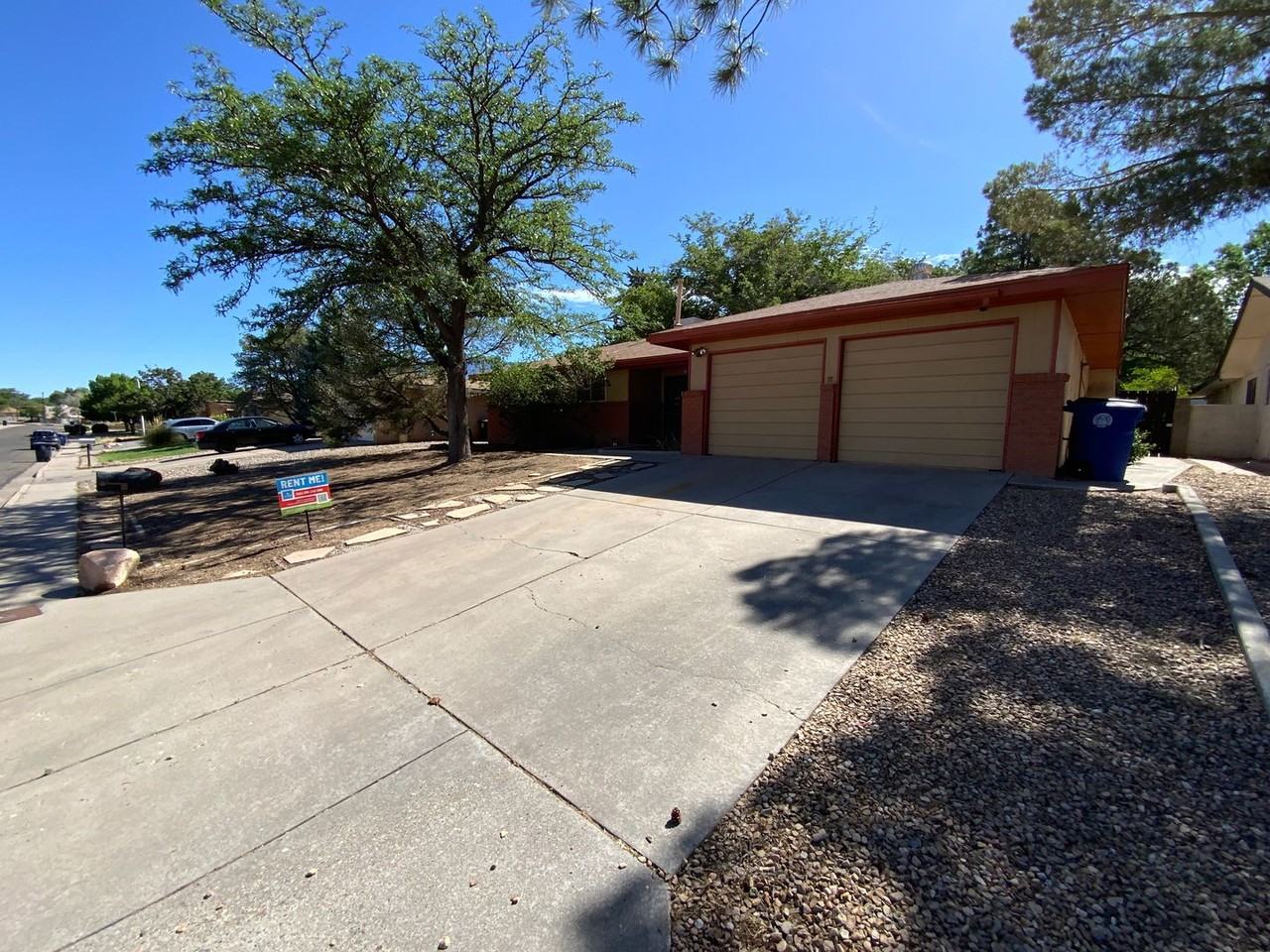 2440 Algodones St Ne - Photo 3 of 31