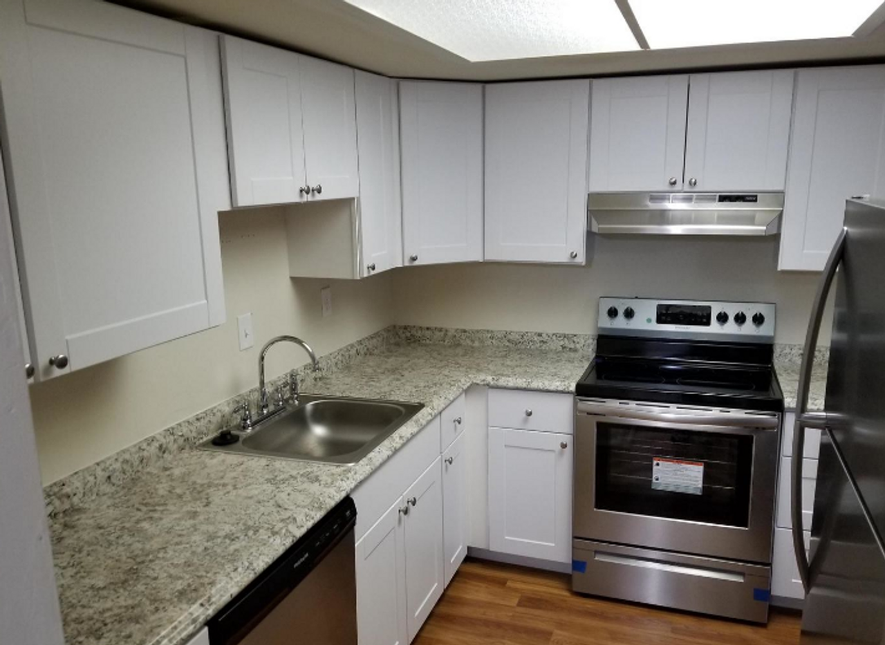 683 Towne Center Dr - Photo 2 of 11