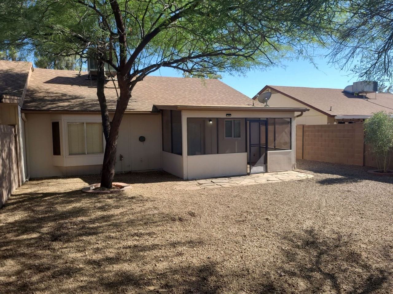 2902 E Irwin Ave - Photo 2 of 23