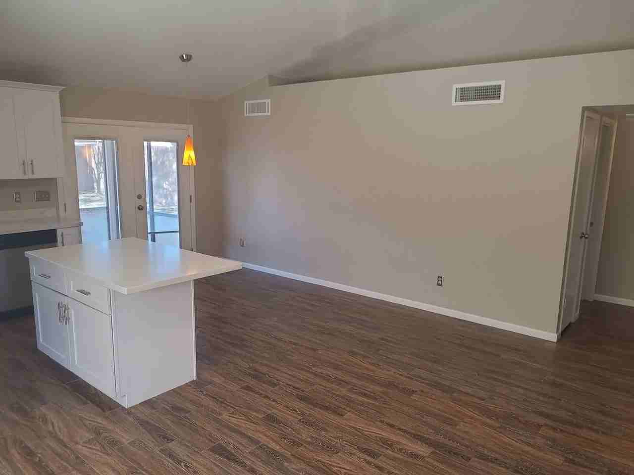 2902 E Irwin Ave - Photo 4 of 23
